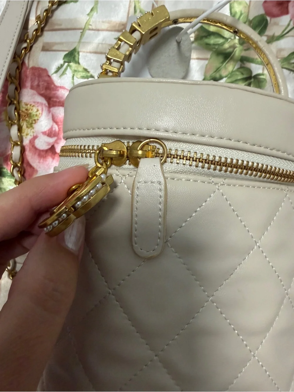 Saks Fifth Avenue Cream Quilted Mini Bucket Bag with Gold Hardware - Picture 7 of 8